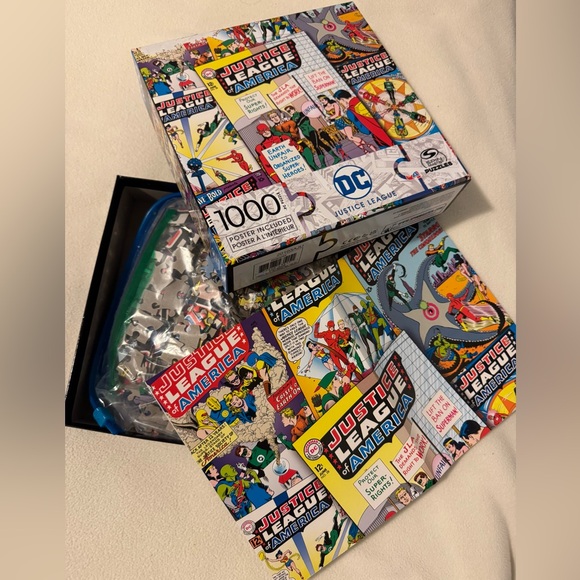 DC Comics Justice League 1000pc Puzzle - Picture 3 of 5